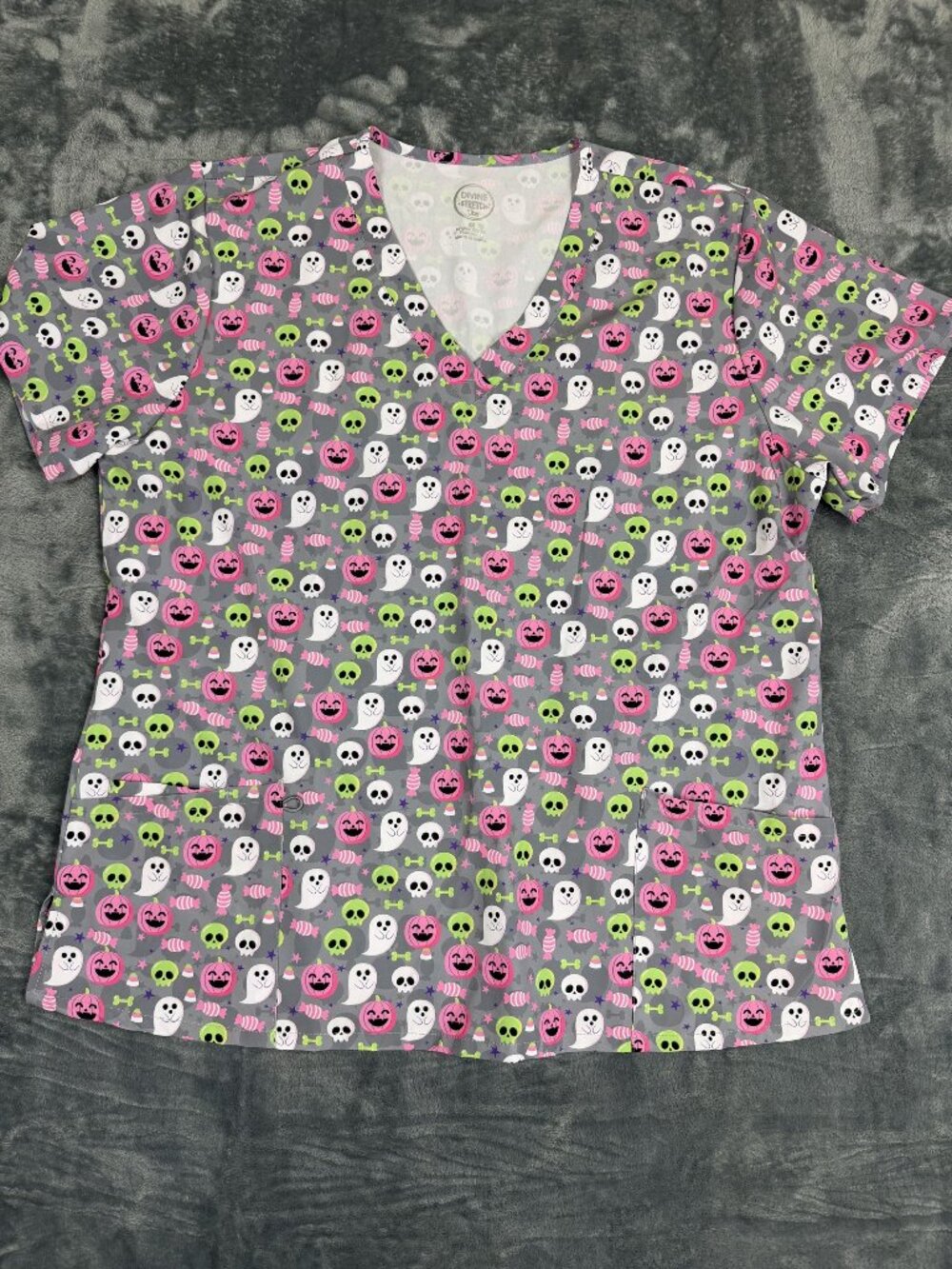 Halloween Divine Stretch Scrub Top Ghost & Pumpkin Short Sleeve V-Neck Size 2X